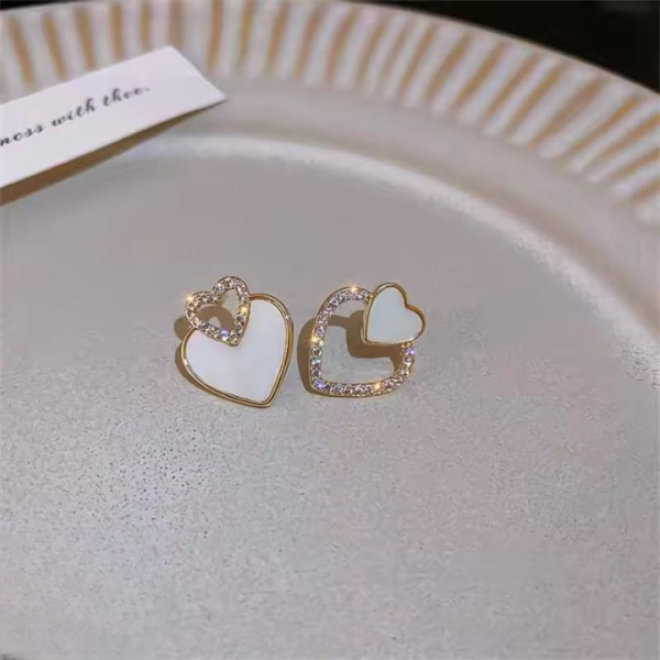 Pjt-987 Beautifull Korean Heart Shape Zircon Earrings For Women – Sparkling Black & White Crystal Studs, Fashion Jewelry Gift For Everyday Wear And Special Occasions.