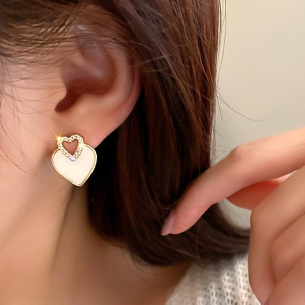Pjt-987 Beautifull Korean Heart Shape Zircon Earrings For Women – Sparkling Black & White Crystal Studs, Fashion Jewelry Gift For Everyday Wear And Special Occasions.