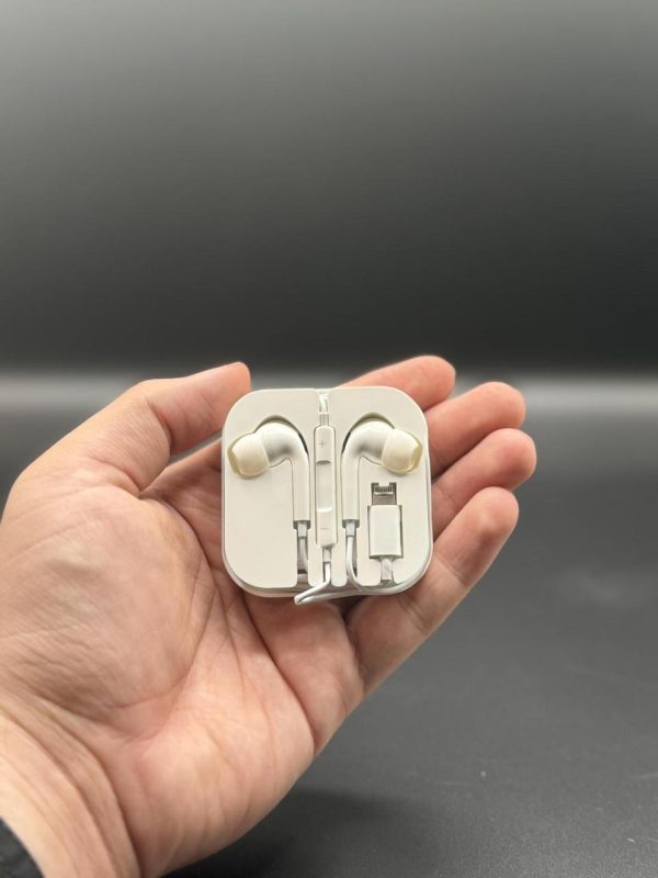 Apple Ear Headphones Wired Earphone For Iphone Microphone Ear Phone – Hands-free | Handsfree For Mobile Phone – Without Box – Random Color
